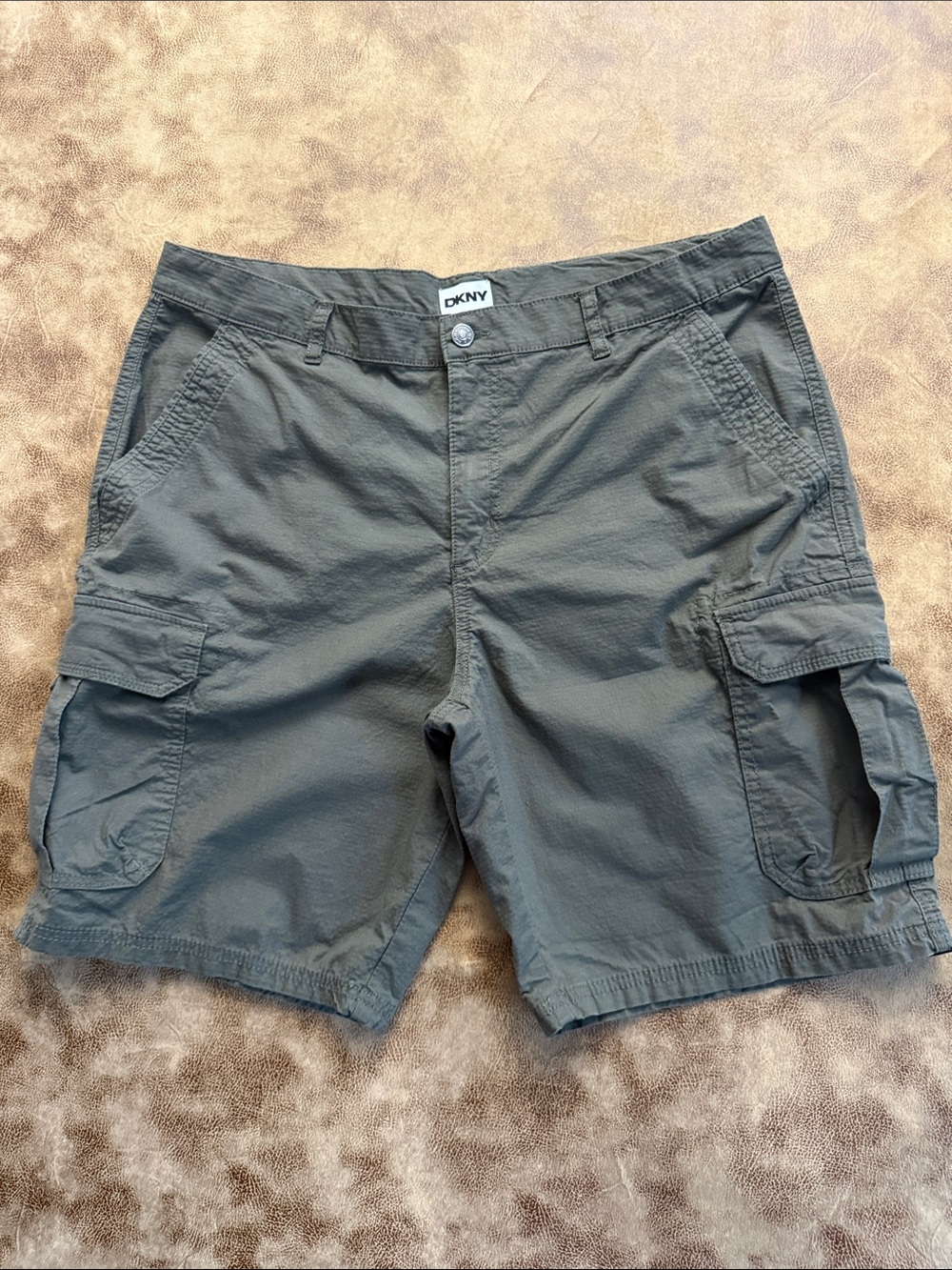 DKNY Men’s Cargo Shorts Size 36 Olive Gray Stretch Utility Shorts